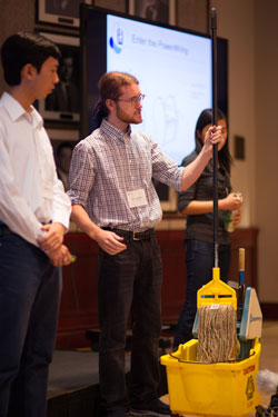 The team demonstrates the device at the Entrepreneurship Hatchery Demo Day 2014 (Photo: William Ye)
