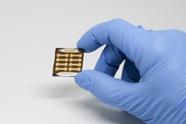 The new perovskite solar cells have achieved an efficiency of 20.1 per cent and can be manufactured at low temperatures, which reduces the cost and expands the number of possible applications. (Photo: Kevin Soobrian)
