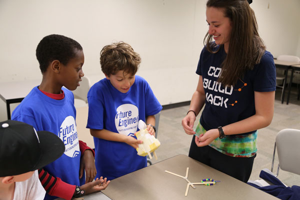 Mandel is one of many U of T Engineering undergraduate and graduate students who deliver interactive STEM workshops through the Engineering Outreach office. (Photo: Tyler Irving)