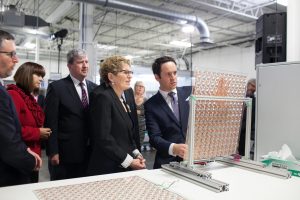 John Paul Morgan (right) demonstrates his pioneering solar optic technology to Ontario Premier Kathleen Wynne. (Courtesy: John Paul Morgan)