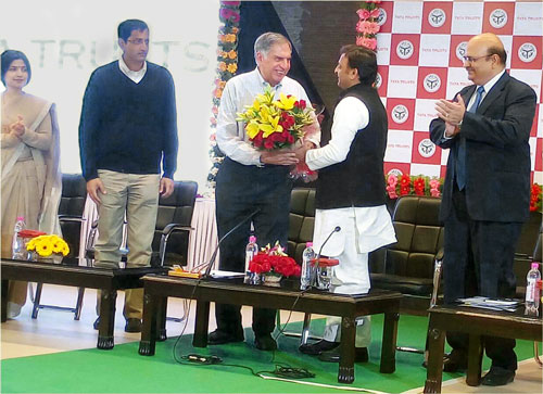 Ratan Tata (centre, with flowers) chairman of the Tata Trusts, with Akhilesh Yadav (centre, right), chief minister of Uttar Pradesh at the launch of the double-fortified salt distribution program (Photo: Micronutrient Initiative)