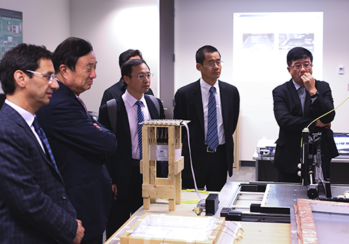 Ren Zhengfei takes a tour of the electromagnetics lab of Professor George Eleftheriades (ECE). (Photo: Tristan Cannon-Sherlock) .