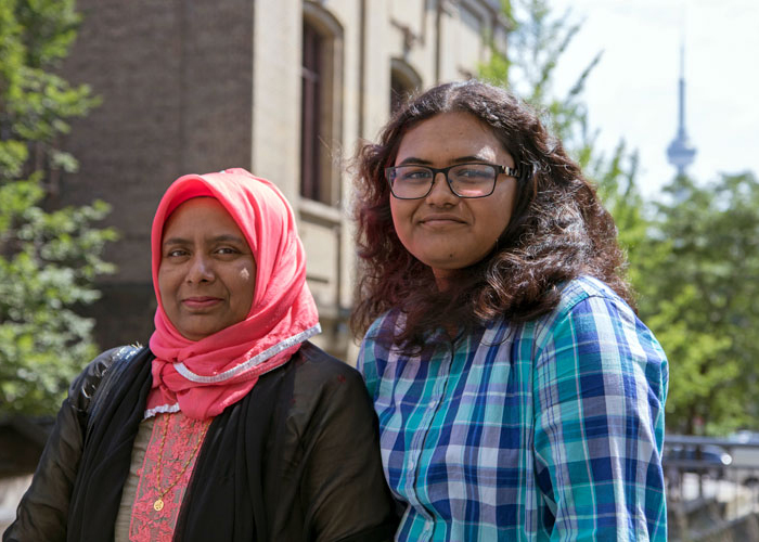 Nahiyan and her mom Nasrin Suldana visiting campus before the first day of class (photo by Romi Levine)