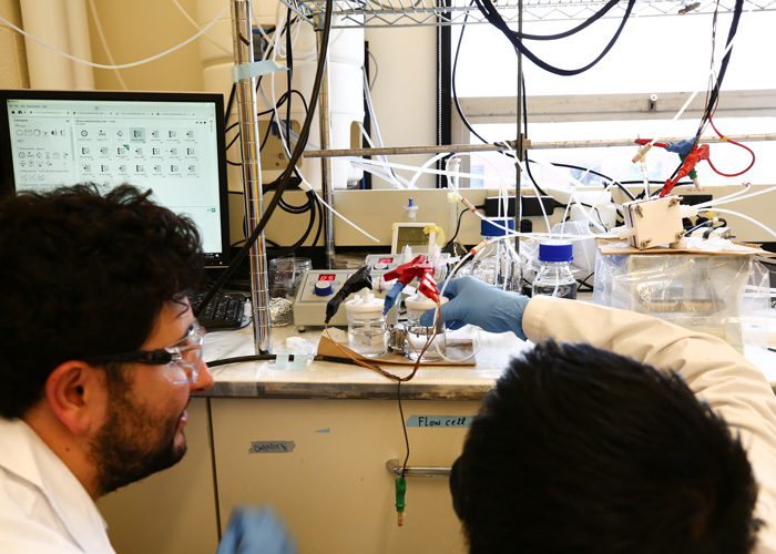 Pelayo and Dinh use their catalyst in an electrolyzer that splits water into hydrogen and oxygen. (Photo: Tyler Irving)