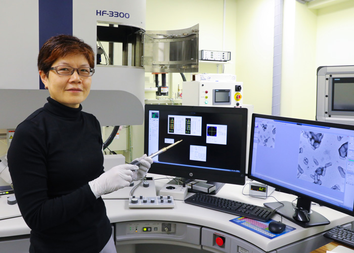 Professor Jane Howe uses her expertise in electron microscopy to study materials that could advance renewable energy, such as those used to make lithium-ion batteries. (Photo: Tyler Irving)