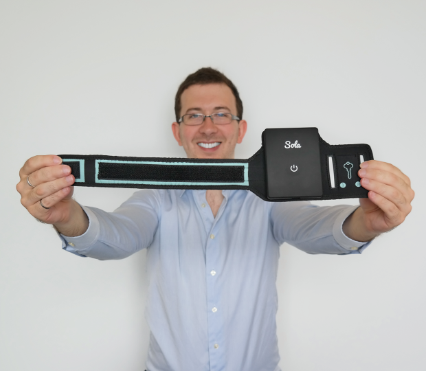 U of T Engineering alumnus Jason Yakimovich (CompE 1T3+PEY) is the inventor of Sola, a personal and controllable heating device worn on the upper arm. (Courtesy: Jason Yakimovich, Sola)