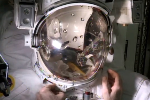 Astronaut Luca Parmitano fills a helmet with water to demonstrate his near-drowning emergency during a spacewalk (Credit NASA TV)_600x400