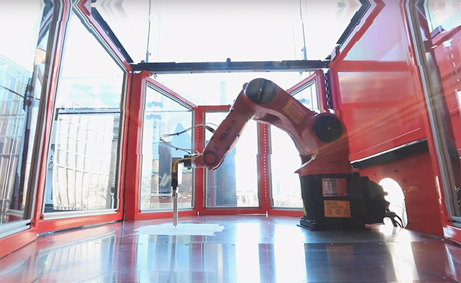 The Systems Control Lab is equipped with six industrial-grade robots that enable students to apply theoretical concepts into practical experience, using cutting-edge equipment.
