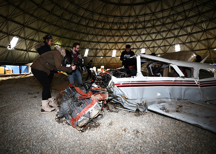 New graduate course on air accident investigation gives UTIAS graduate students a rare opportunity to examine a real-life plane wreckage. (Credit: Liz Do)