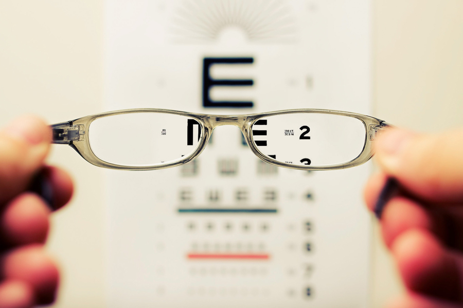 U of T Engineering researchers are using a traditional eye test to assess the quality of VR cameras. (Photo: David Travis, via Unsplash)