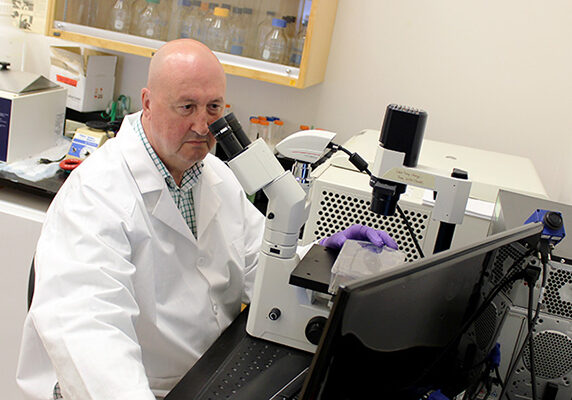 University of Toronto professor John E. Davies (IBBME) is part of a research team that has engineered stem cells to improve antibody therapy used to treat conditions such as Crohn’s Disease and certain cancers. (Photo: Luke Ng)DaviesJE-IBBME-UofT_2016Aug09_600x400 University of Toronto professor John E. Davies (IBBME) is part of a research team that has engineered stem cells to improve antibody therapy used to treat conditions such as Crohn’s Disease and certain cancers. (Photo: Luke Ng)