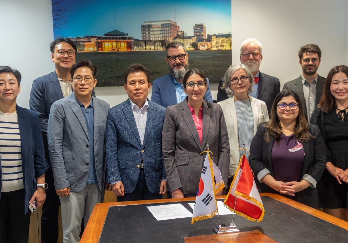 Representatives from the Institute of Information and Communications Technology Planning and Evaluation, a South Korean government institution funding this program, visited U of T in July 2023 to discuss the applied AI program for South Korean graduate students. (Photo: Aaron Demeter)