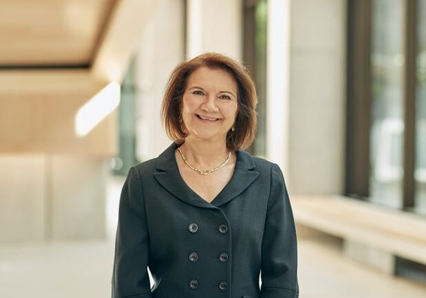 UL-UOFTBUILDINGS40668_v1_900x600 Dean Emerita Cristina Amon is one of 12 selected in the category CIBC Trailblazers and Trendsetters. (Photo: Daniel Ehrenworth)